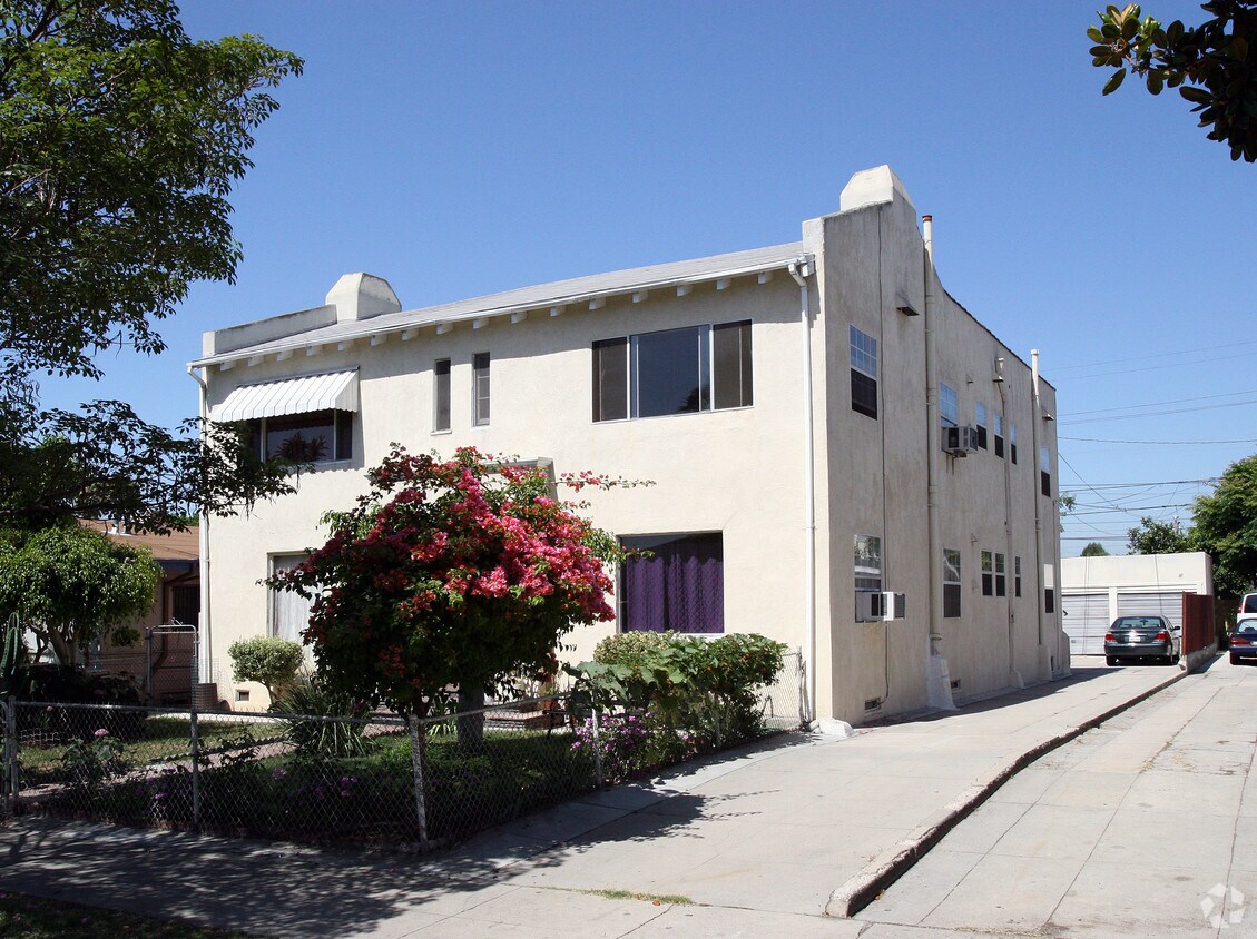 Foto del edificio - 1249 N Beachwood Dr