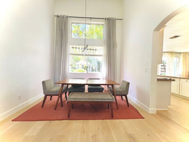 Foto del edificio - Gorgeous Serrano home in gated community c...