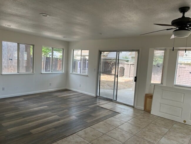 Foto del edificio - Spacious house in Elk Grove!
