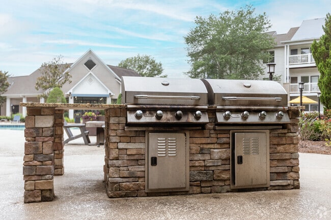 Área de piscina - Whitehall Estates