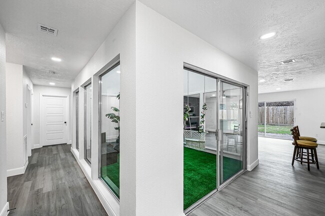 Foto del edificio - 7115 Foxway Ln