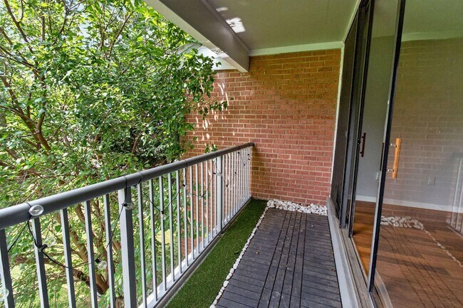 Foto del edificio - 788 Quince Orchard Blvd