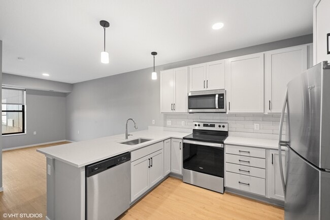Building Photo - Lago Apartments