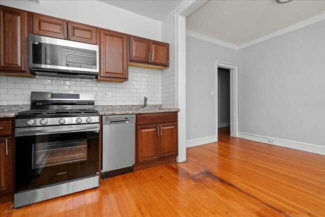 Foto del edificio - 2348 W Addison St