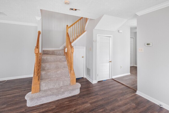 Foto del edificio - Beautiful 3 BR/2.5 BA EOG Townhome in Hyat...