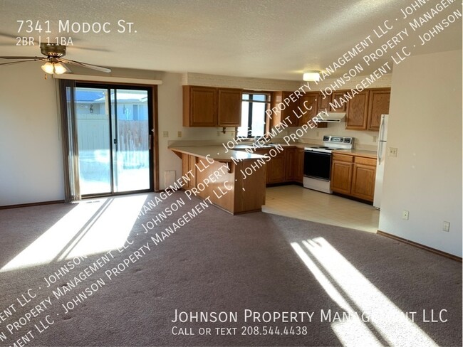 Building Photo - Spacious 2-Bedroom Boise Duplex with Firep...