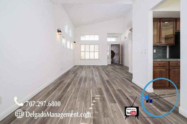 Foto del edificio - Large 4 bedroom home recently upgraded