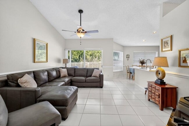 Photo - 1520 S Club Dr House