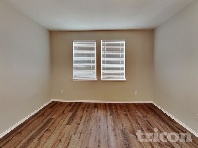 Building Photo - 103 Hollow Tree Dr