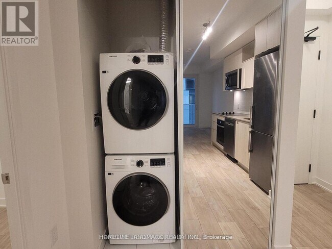 Building Photo - 100 Dalhousie St