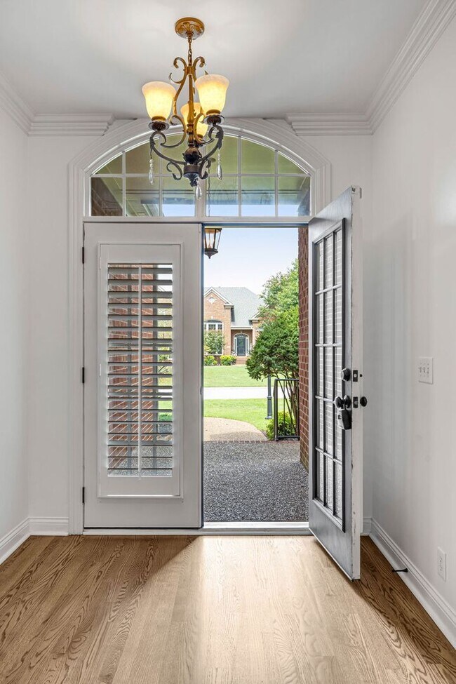 Foto del edificio - Welcome to this charming all-brick rental ...