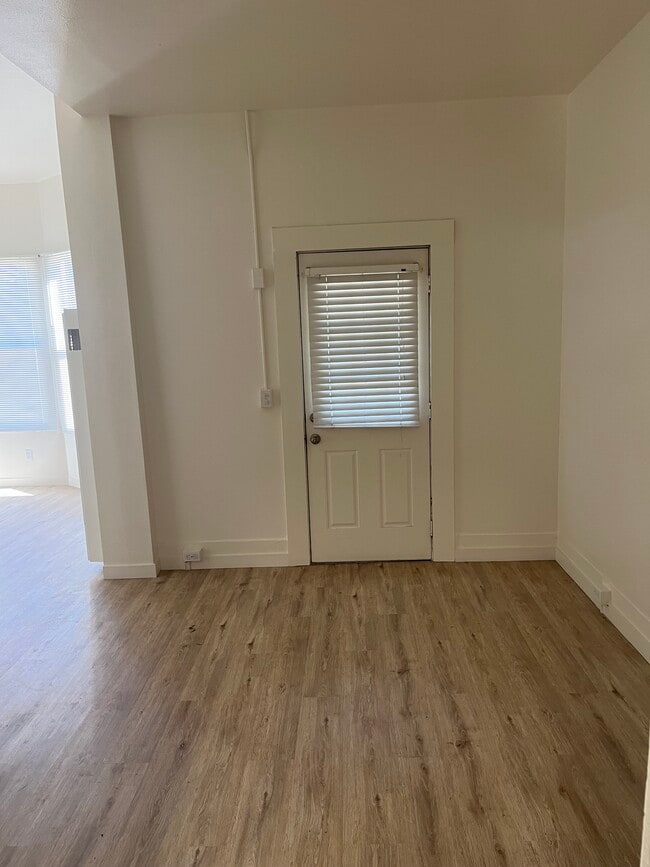 Foto del edificio - 317 N L St