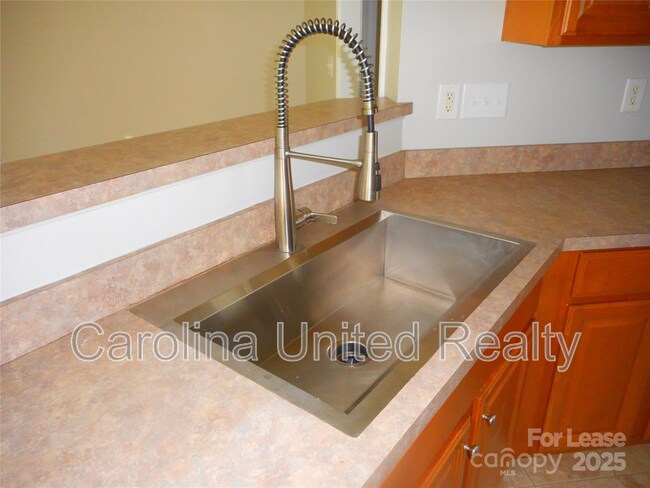 Building Photo - 1018 Fountainbrook Dr