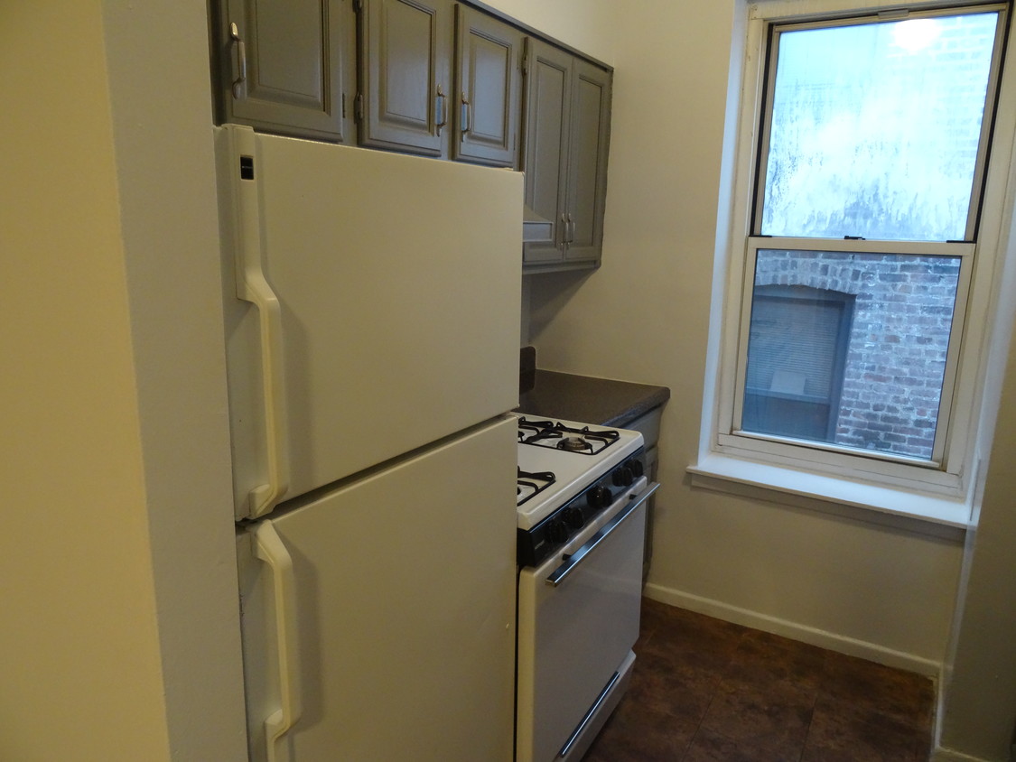 Primary Photo - 91 E Van Cortlandt Ave
