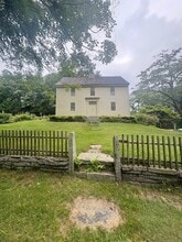 Building Photo - 2 Porges Rd