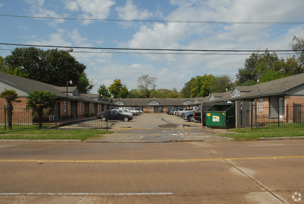 Building Photo - The Oxford Apartments