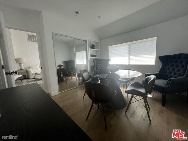 Foto del edificio - 3 br, 2 bath House - 9135 W 3rd St