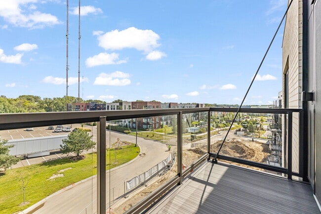 Building Photo - Aloma
