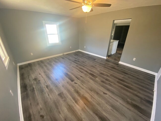 Building Photo - FOR LEASE - 3 BEDS, 2 BATH, 1160sqft - Laf...