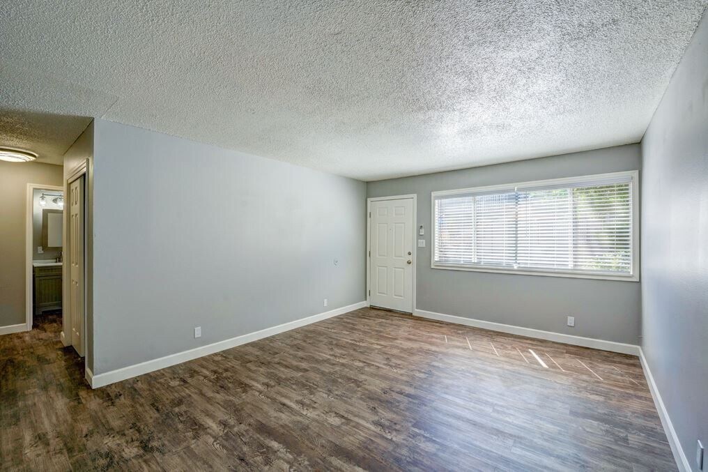 Foto principal - Juniper Garden Apartments