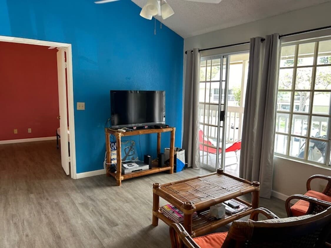 Primary Photo - Fully Furnished Two Bedroom / Two Bath Wai...