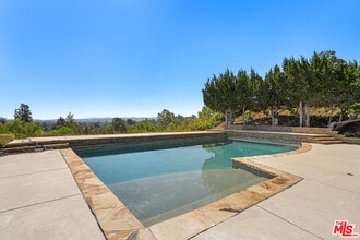 Building Photo - 6040 Pat Ave