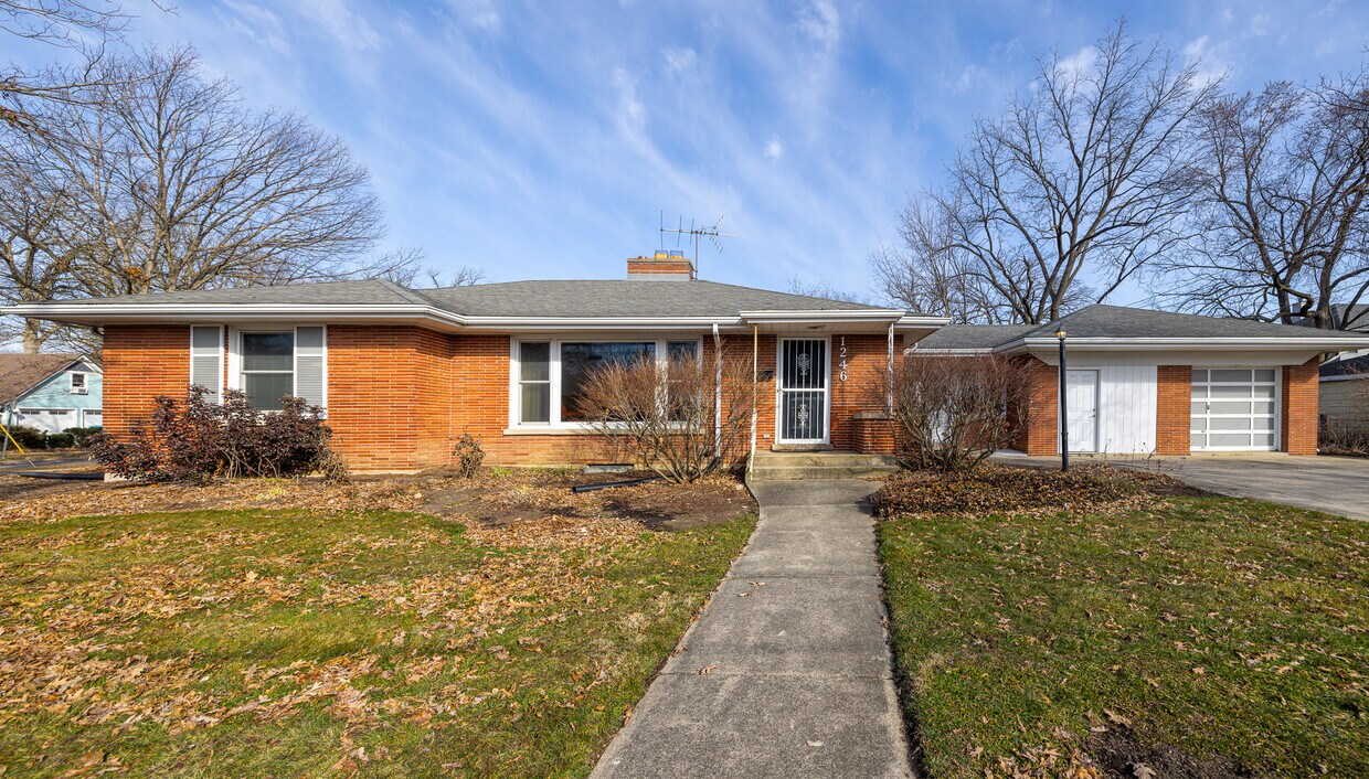 Primary Photo - 1246 Warren Ave