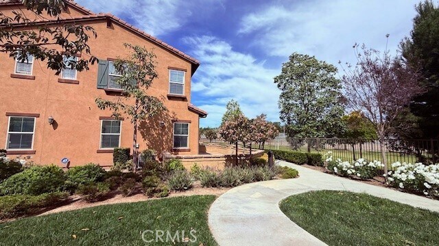 Foto del edificio - 2445 Sanabria Ln