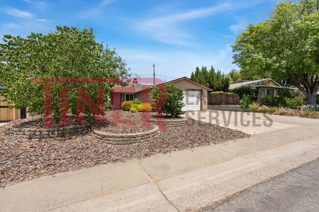 Building Photo - Charming 3 Bedroom Home near Dignity Healt...