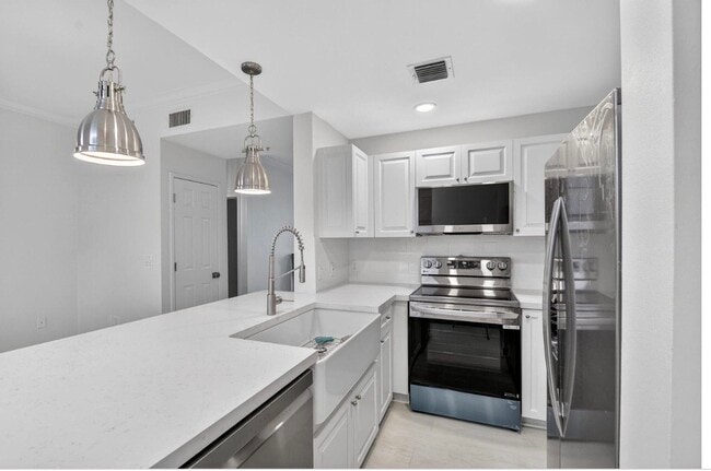 Building Photo - 695 Hibiscus St