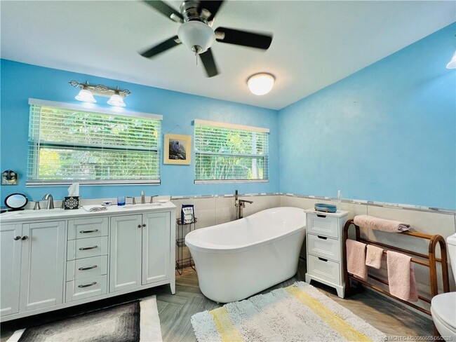 Building Photo - 632 W Weatherbee Rd