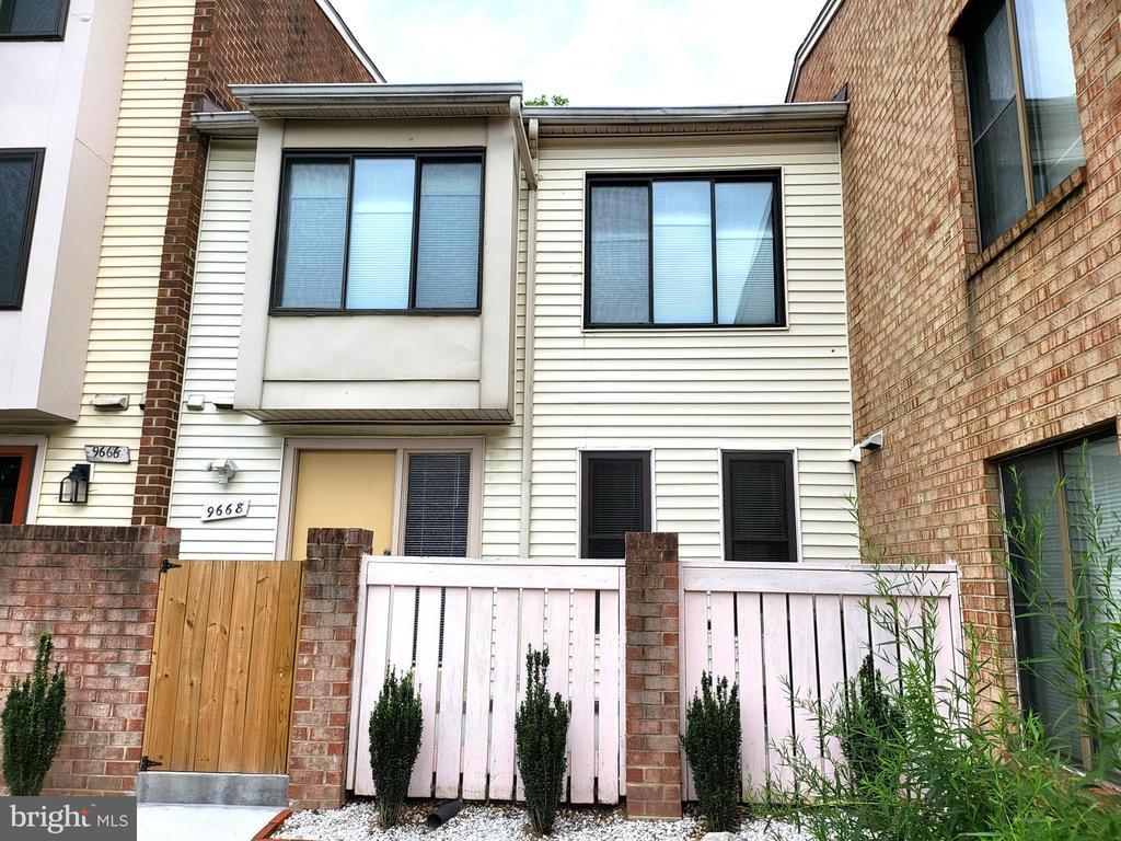 Primary Photo - 9668 Brassie Way