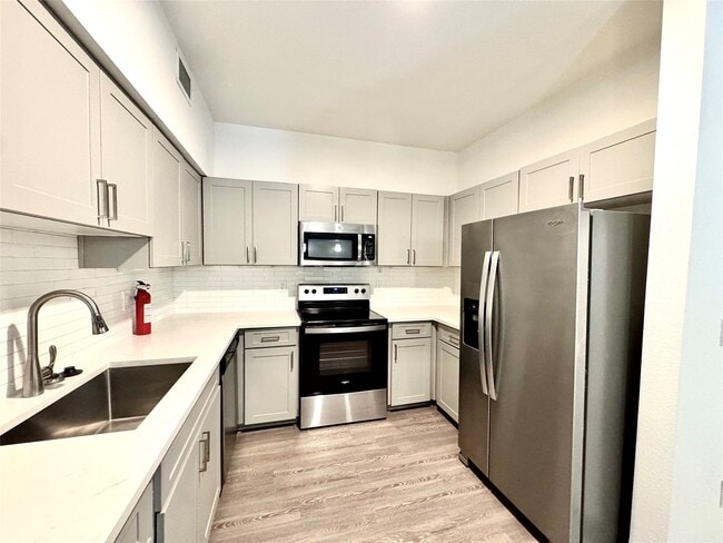 Building Photo - 3333 Weslayan St