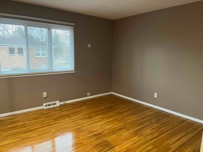 Foto del edificio - 4902 Wickford Dr E