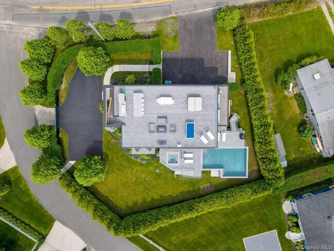 Foto del edificio - 8 Middle Pond Ln
