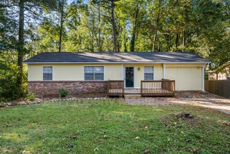 Primary Photo - 833 Candy Ln NE