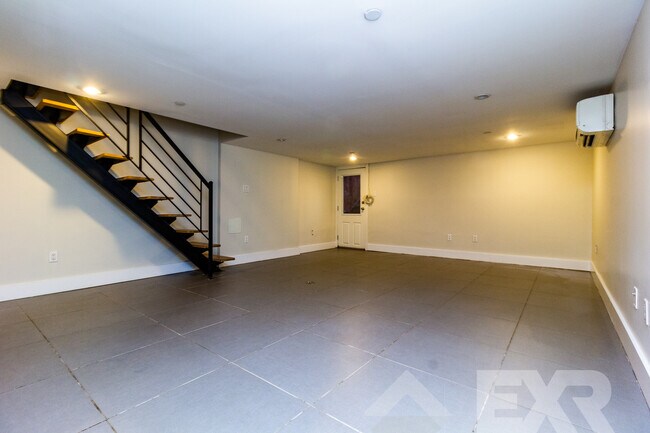 Foto del edificio - 828 St Johns Pl