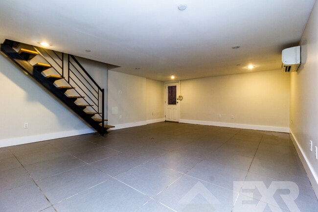 Building Photo - 828 St Johns Pl