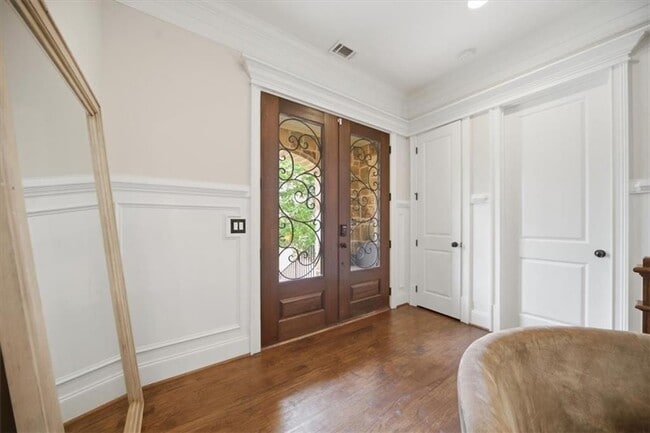Foto del edificio - 5869 Chickasaw Ln