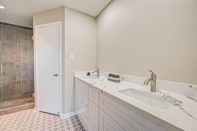 Foto del edificio - 13002 Kingsmill Dr