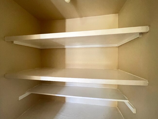 Foto del edificio - 301 E Locust St