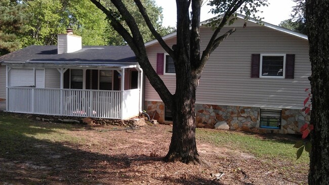 Gorgeous 4 bedroom 2 bath home - Gorgeous 4 bedroom 2 bath home