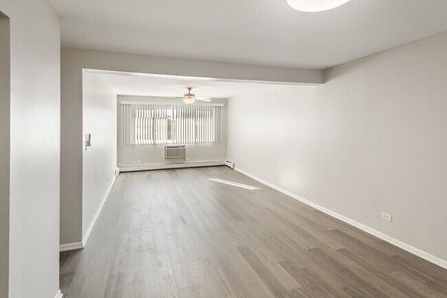 Foto del edificio - 705 S Milwaukee Ave