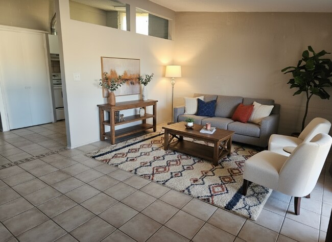 Foto del edificio - 1745 E Broadway Rd