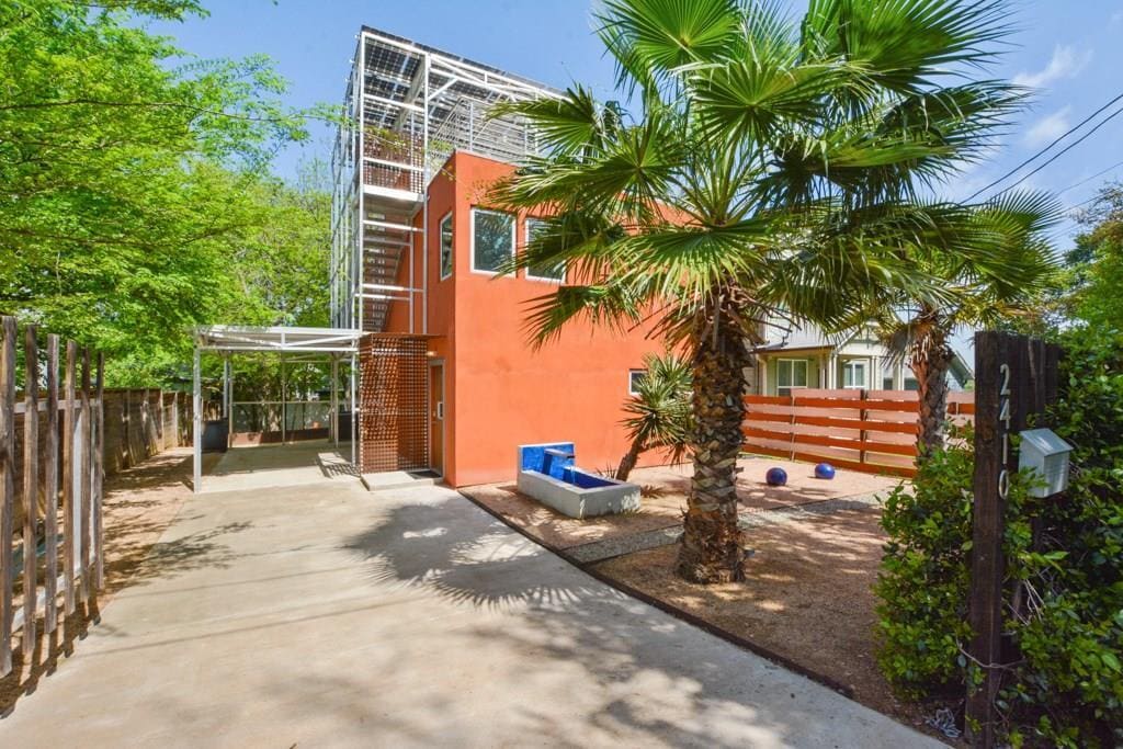 Foto principal - 2410 Bryan St