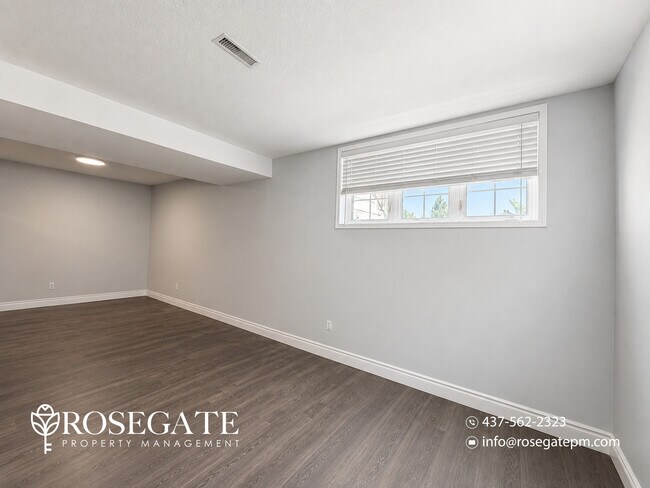 Photo du bâtiment - Pet-Friendly 2-Bedroom Basement Apartment with 2 Parking Spaces & Backyard – Barrie