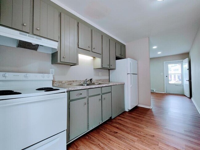 Building Photo - 4445 Layola Ave