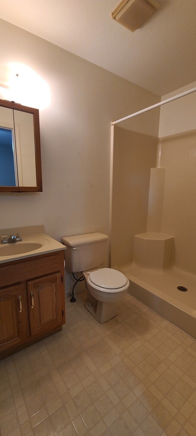 Building Photo - 38 E Willow St