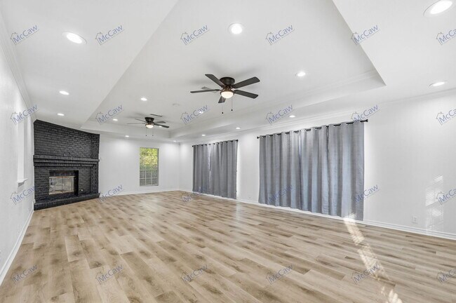 Building Photo - 1423 Main St