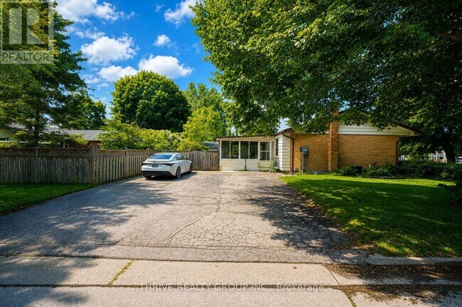 Building Photo - 1449 Glenora Dr
